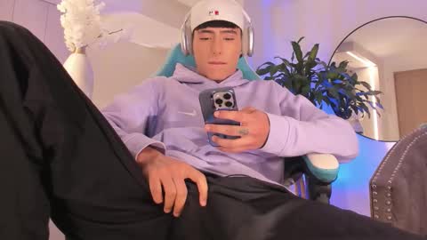 Liam online show from March 2, 5:08 am