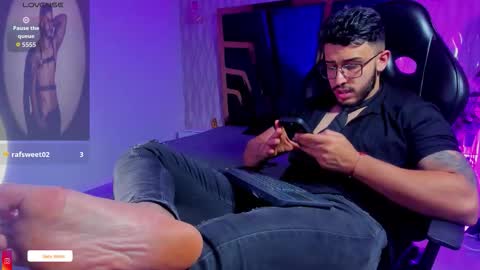 LIAM KLEIN online show from March 6, 12:02 pm