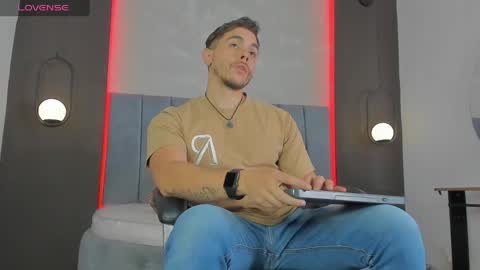 Liam online show from April 9, 8:04 pm