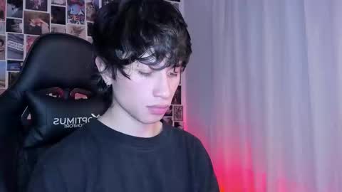 Snapshot of liamelf chatting on February 25, 5:30 am Liam online show from February 25, 5:30 am