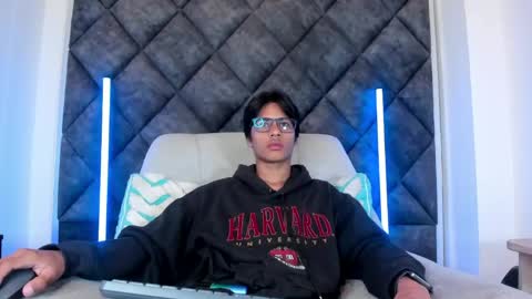 Liam twink big dick online show from May 18, 10:43 am