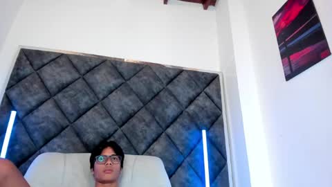 Liam twink big dick online show from May 15, 4:37 pm