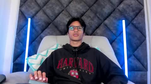 Liam twink big dick online show from May 19, 10:43 am