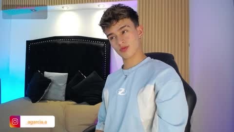 liam online show from April 19, 9:39 pm