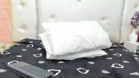 Lian  online show from July 9, 8:12 pm