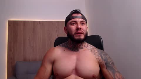 lianjones9 online show from November 1, 6:01 pm