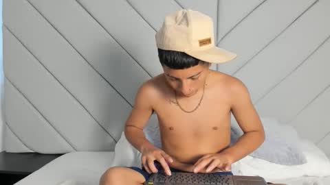 little_kris1 online show from November 10, 12:32 pm