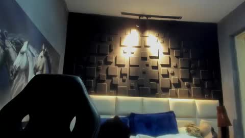 Snapshot of logan_varela chatting on December 13, 11:02 am logan_varela online show from December 13, 11:02 am