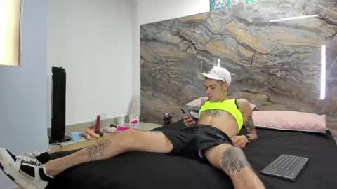 logan_wollff online show from April 15, 8:09 pm