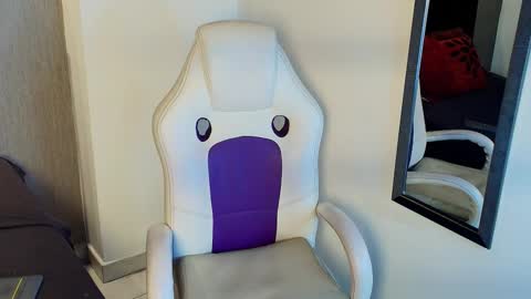 Loganfoster  online show from January 7, 9:31 pm