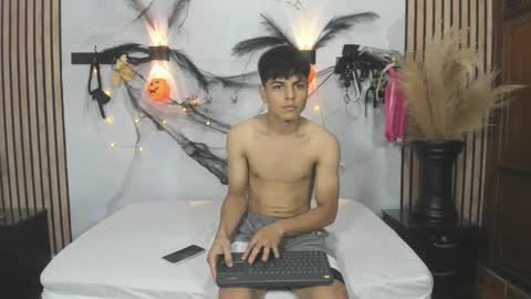 Snapshot of loganjhonson chatting on October 21, 2:47 am loganjhonson online show from October 21, 2:47 am