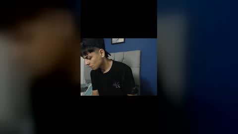 loganjhonson19 online show from April 19, 2:33 am