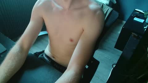 Snapshot of loofy_art chatting on September 27, 12:36 pm Loofy Art online show from September 27, 12:36 pm