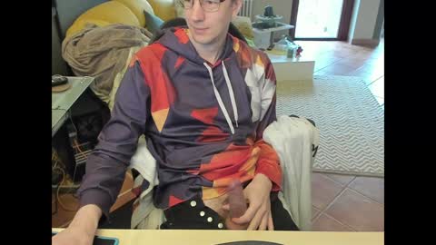 Snapshot of loomie chatting on February 7, 10:29 am loomie online show from February 7, 10:29 am