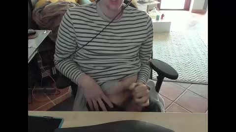 Snapshot of loomie chatting on February 9, 12:41 pm loomie online show from February 9, 12:41 pm