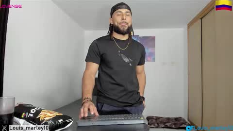 louis_marley_ online show from December 23, 12:08 am