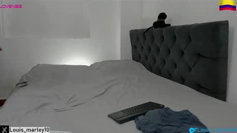 louis_marley_ online show from March 16, 8:24 pm