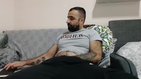 loveivat80 online show from December 7, 6:15 pm