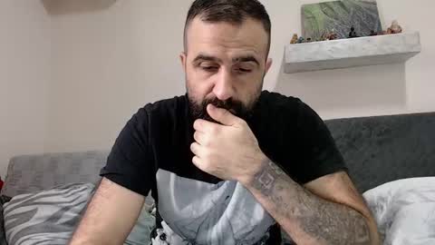 loveivat80 online show from December 16, 7:04 am