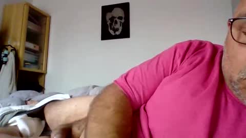 lover010983 online show from November 13, 7:24 am