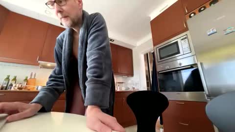 loveshine_ online show from May 1, 6:05 am