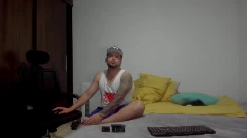 lucas_estrada1 online show from March 31, 4:25 am