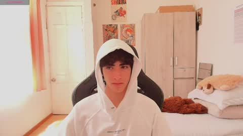lucas_xo online show from May 27, 6:16 pm
