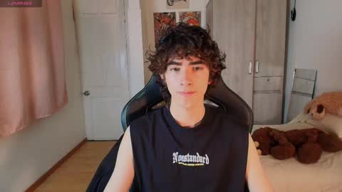 lucas_xo online show from December 1, 2:36 am