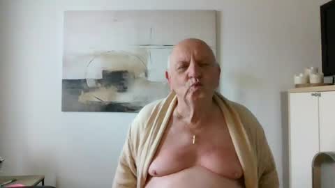 lucbottom031249 online show from August 4, 5:24 am