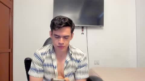 Snapshot of lucian_gomez chatting on October 17, 8:46 pm Lucian Gomez online show from October 17, 8:46 pm