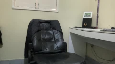 lugh001 online show from April 6, 11:00 am