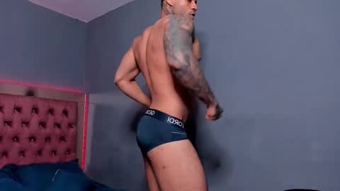 Snapshot of luigi1_ chatting on February 19, 3:39 am Luigi Vitale online show from February 19, 3:39 am