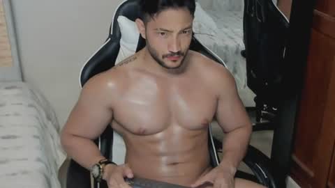 luis_baptista online show from July 18, 2:29 am
