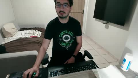 luis_flr online show from March 10, 3:30 pm