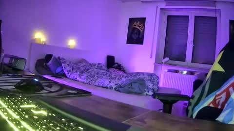 lukasschoetz online show from March 19, 9:18 pm