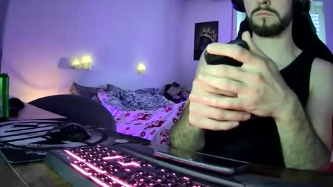 lukasschoetz online show from April 14, 3:44 pm