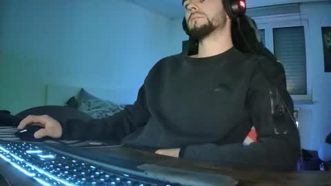 lukasschoetz online show from March 30, 7:04 pm