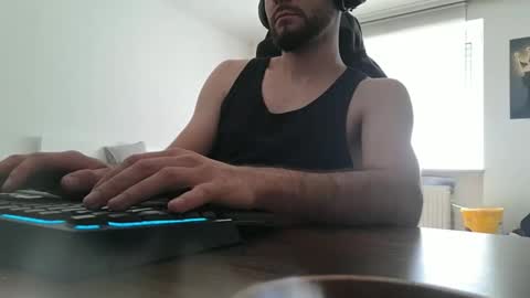 lukasschoetz online show from April 24, 11:23 am