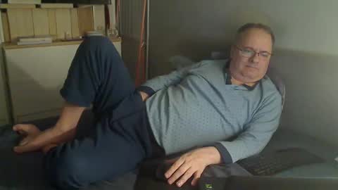 luke7634 online show from December 18, 7:19 pm