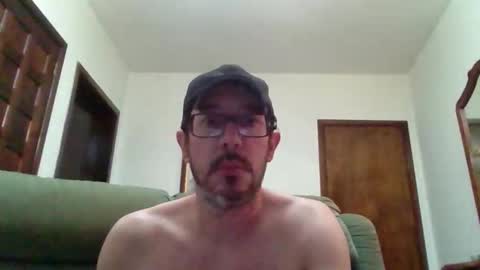 Snapshot of lukz88bigcock chatting on October 26, 1:07 am Luke online show from October 26, 1:07 am