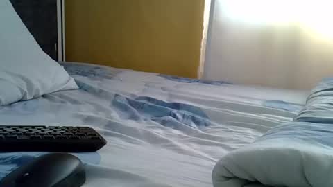 lunalove22_ online show from April 11, 7:45 am