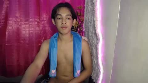 lunarmaxxx online show from April 12, 4:30 pm