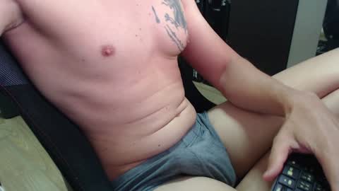 Snapshot of lushboy90 chatting on January 28, 4:50 am lushboy90 online show from January 28, 4:50 am