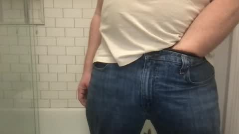 lvguynextdoor440656 online show from December 22, 3:03 am