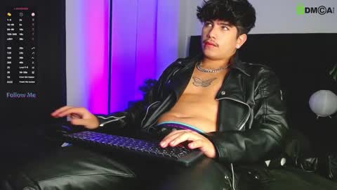 Snapshot of lylebennett_ chatting on September 24, 2:15 pm Lyle Bennett Freelance Model online show from September 24, 2:15 pm