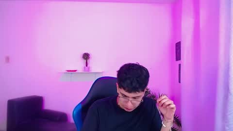 Max online show from April 7, 4:07 pm