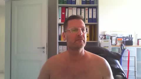 macfly67 online show from April 8, 11:09 am