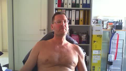 macfly67 online show from April 6, 3:02 pm