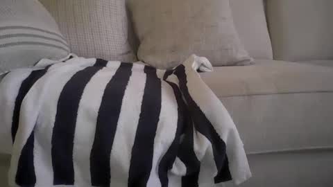 madryan77 online show from December 19, 8:50 pm