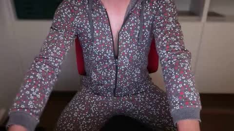 maenu_69 online show from April 11, 8:34 pm